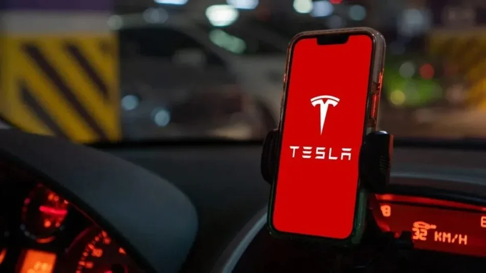 Did Musk Tease a SpaceX Merger Prior to Roadster Debut?