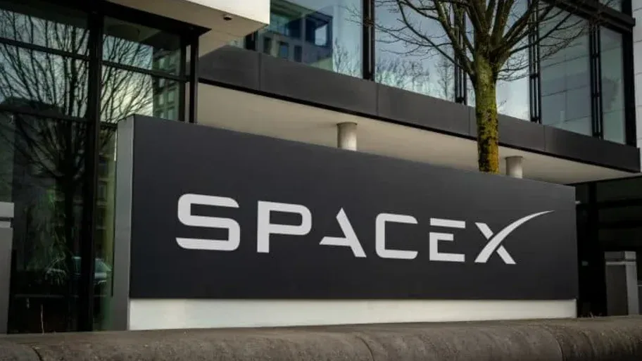 SpaceX Vows Share Sale as Rocket Glow May Return
